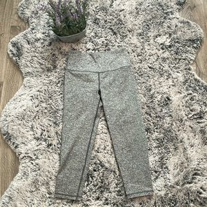 Knockout by Victoria’s Secret capri workout leggings size small